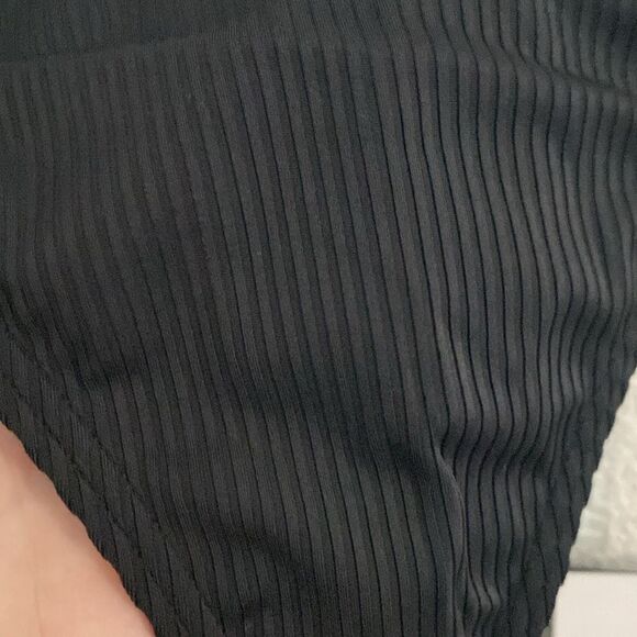 NWT- DKNY-Adjustable string Bikini bottoms- black- ribbed- Size medium - Picture 5 of 8